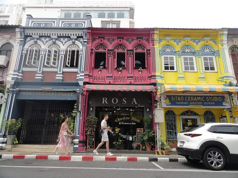 The Walkability Dividend: Why Thalang Road Beats the Beachfront in Phuket Town's Rental Market